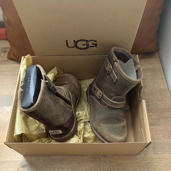Little Girls Bomber Ugg boots size 10 - Picture 1 of 4